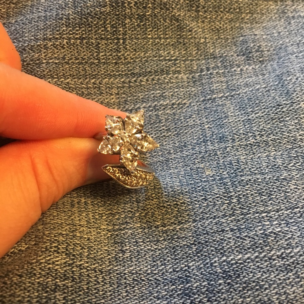 Sterling silver CZ flower ring size 7